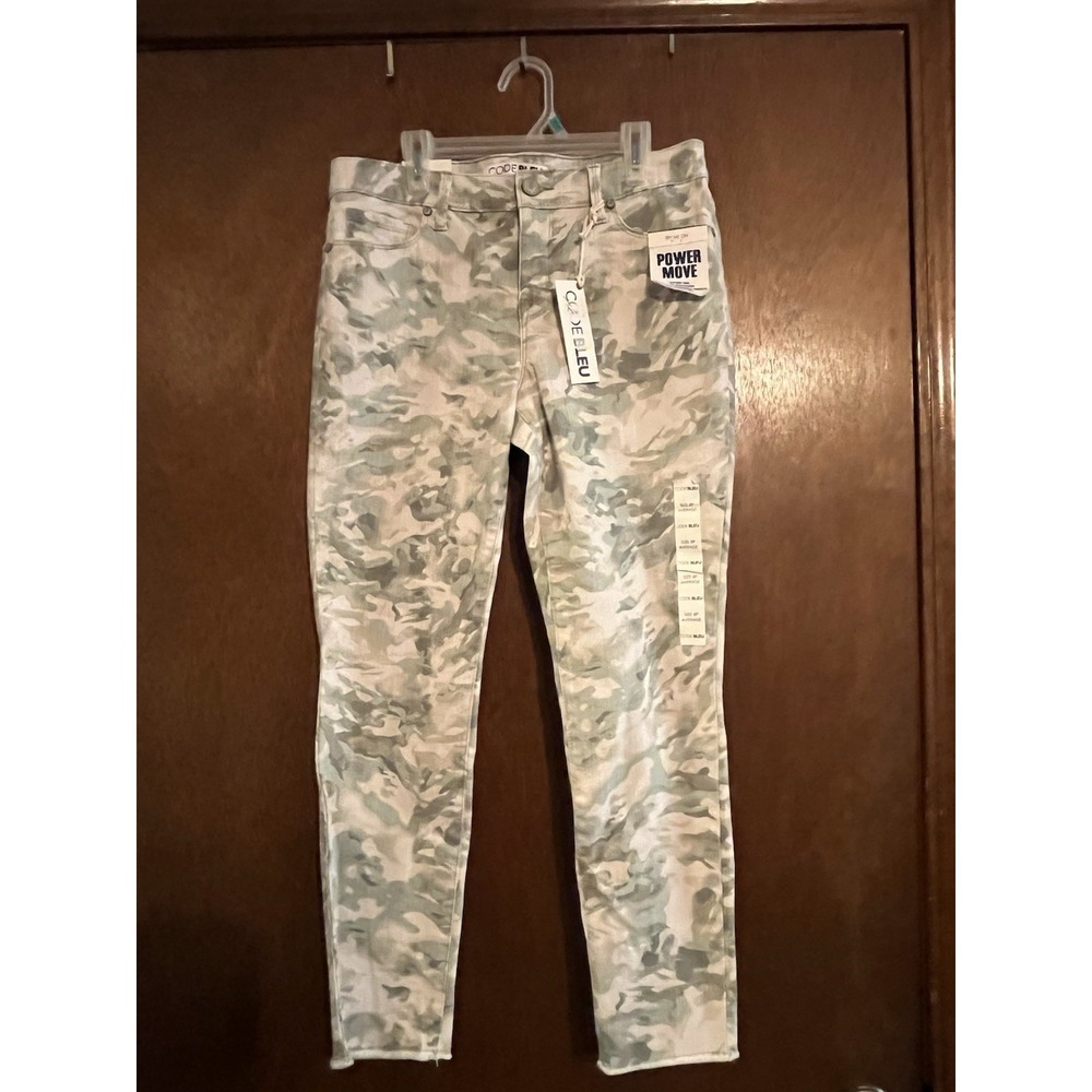 Code Bleu "Power Move" slim jeans in a white and green camouflage‎ pattern- 8 P